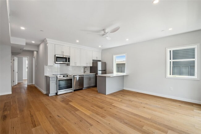 Building Photo - 46 Hudson St