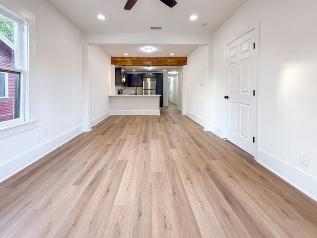 Photo - 271 Oelkers St House