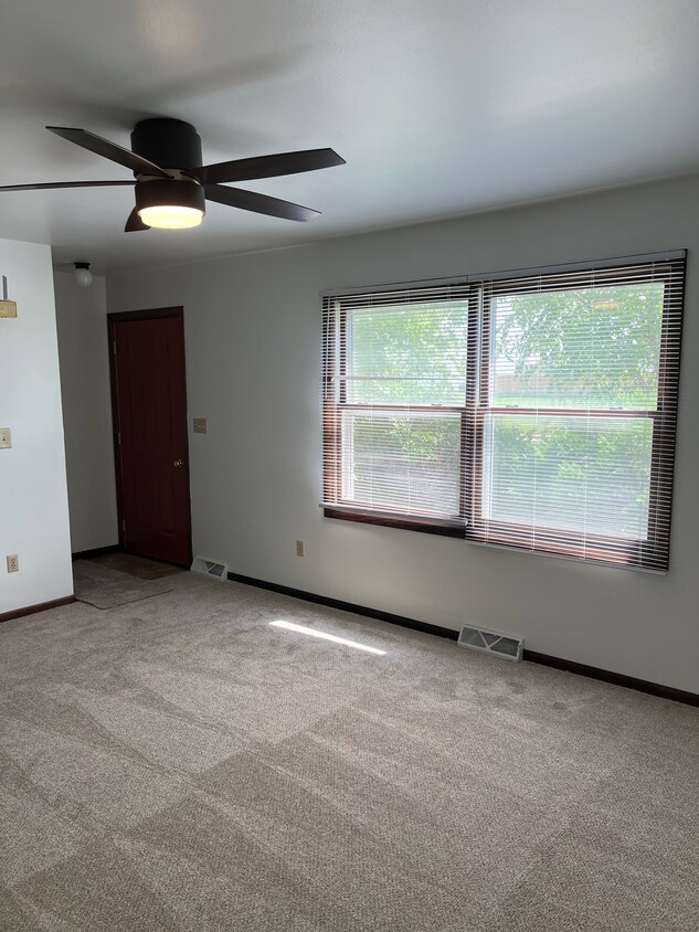 Foto principal - 9126 Broadway Dr
