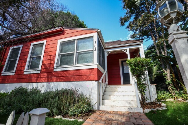 Building Photo - 703 Manzanita Ave