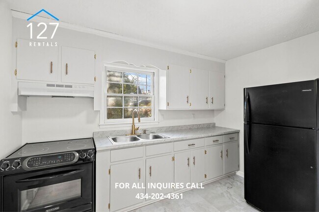 Foto del edificio - Spacious 2 Bed/1 Bath Property in Lynchburg