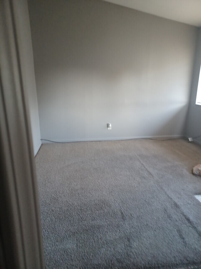 livingroom - 466 Treeside Dr