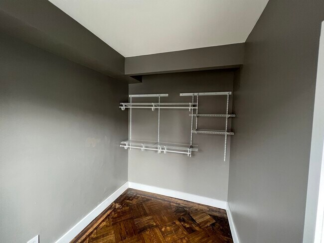 Foto del edificio - 158 Belmont Ave