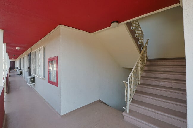 Building Photo - 2811 Menlo Ave