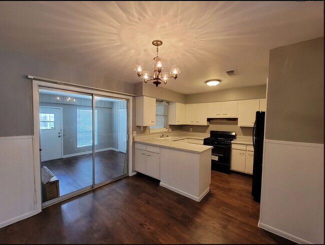 Foto del edificio - **APPLICATION RECEIVED** **MOVE-IN SPECIAL...