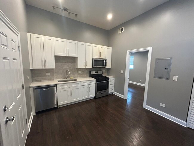 Building Photo - 1301 S 51st Ave