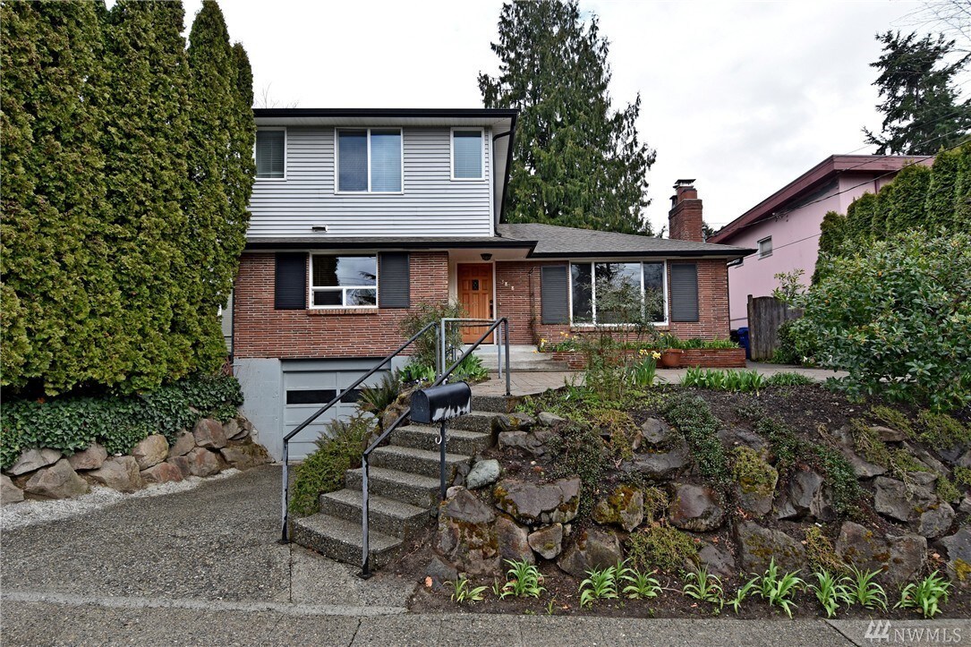 Primary Photo - 3818 33rd Ave w