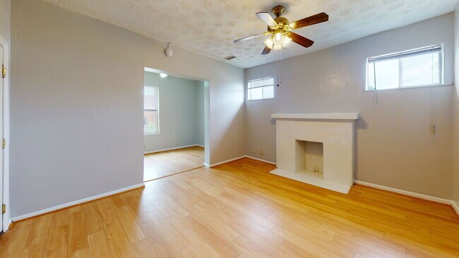 Photo - 2610 Woodburn Ave Apartment