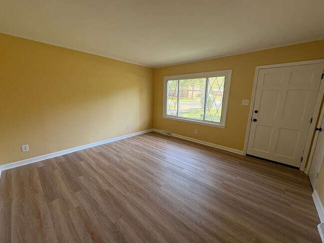 Building Photo - Adorable 3 Bedroom Home!!
