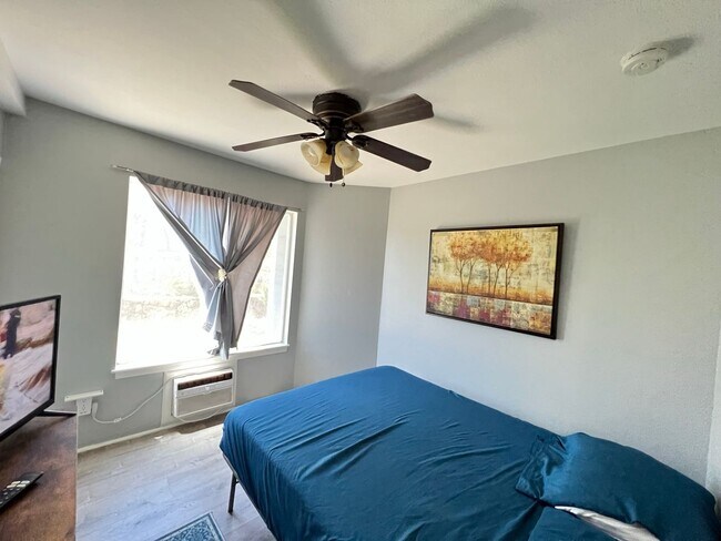 Foto del edificio - 4br/2.5ba in Maili w/enclosed yard & solar...