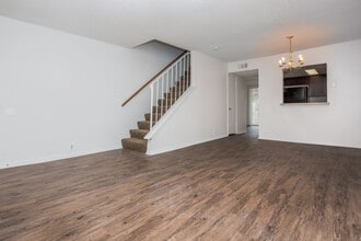 Building Photo - The Villas at Stone Creek