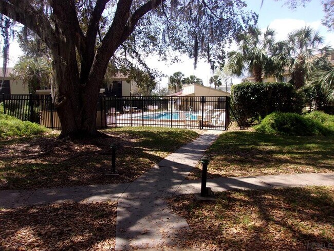 Foto del edificio - 304 Palm Coast Pkwy NE