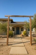 Building Photo - 1128 Peach St