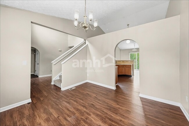 Building Photo - 368 Evergreen Cir