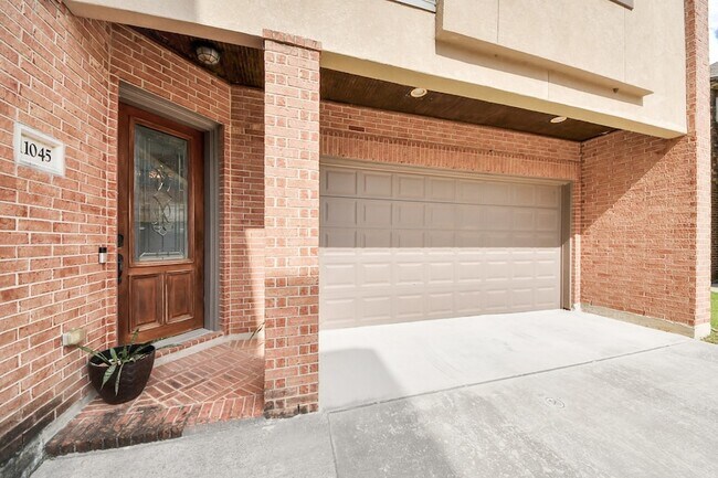 Building Photo - 11045 Upland Forest Dr