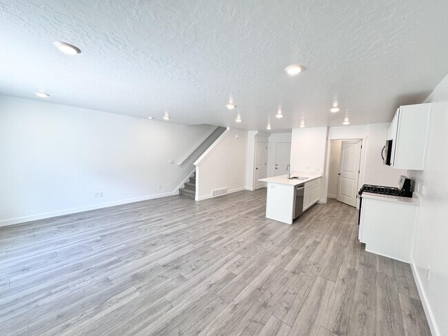 Foto del edificio - 1388 S 3600 E