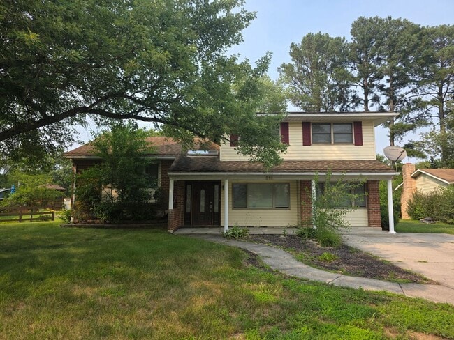 Building Photo - 812 Leeds Ln