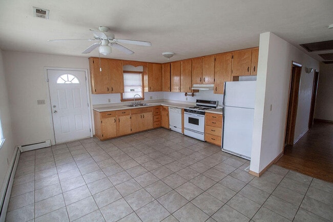 Building Photo - 1303 E Smiley Ln