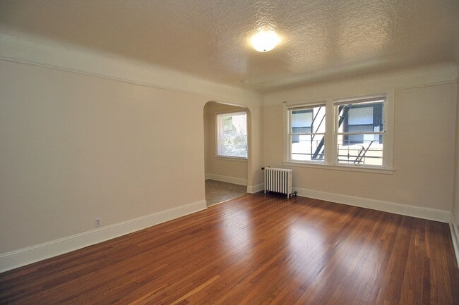 Building Photo - 1943 NW Irving St