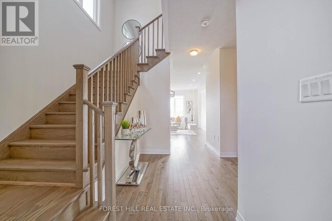 Building Photo - 29 Kingsbury Trl