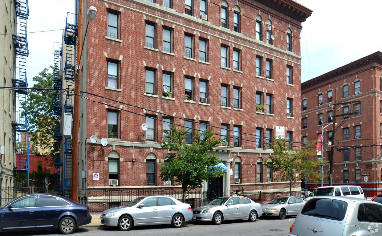 Foto del edificio - 311 E 193rd St