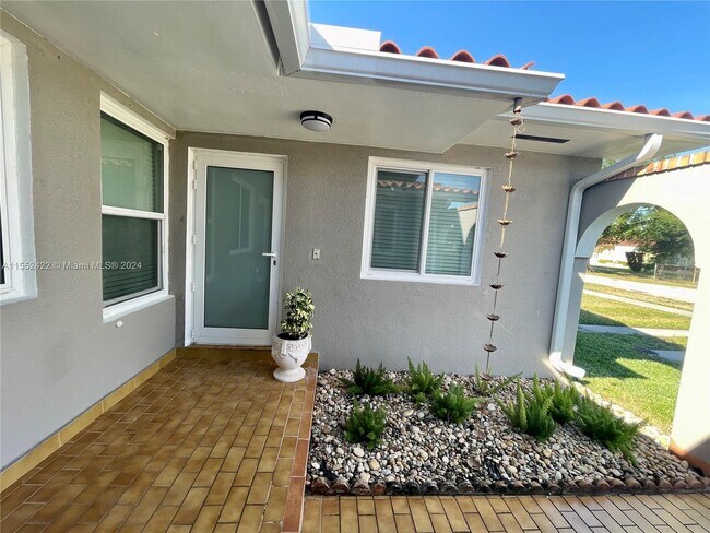 Foto del edificio - 9702 SW 37th Terrace