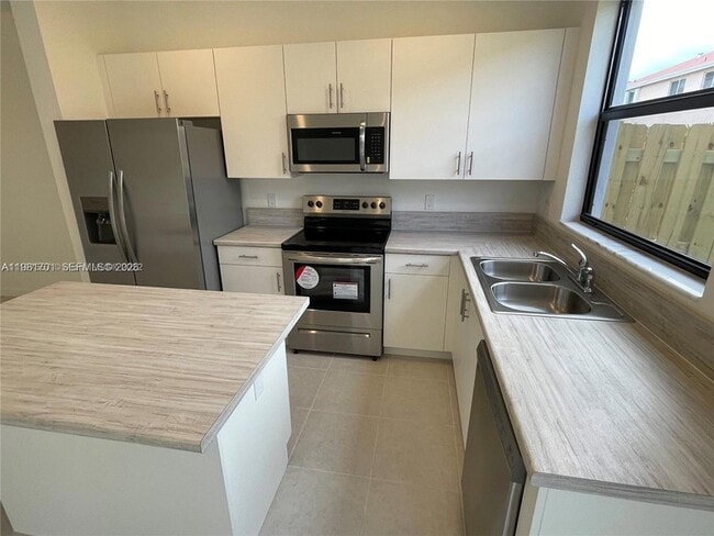 Foto del edificio - 969 NE 211th St