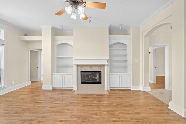 Building Photo - 4031 Castle Dr