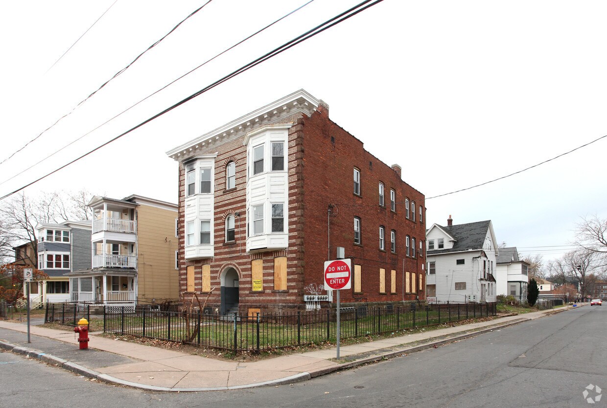 Primary Photo - 131 Clark St