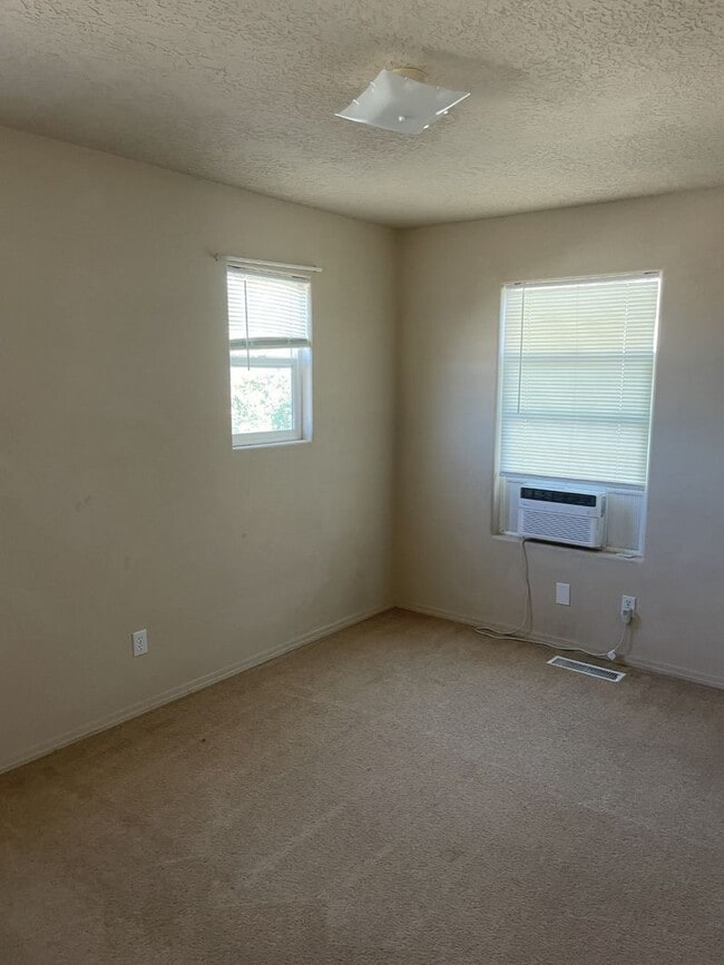Foto del edificio - Convenient Westside location!
