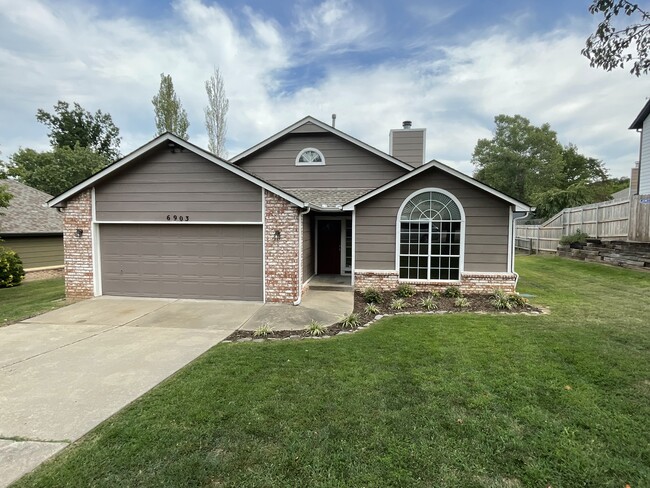 Building Photo - 6903 Silver Oak Dr