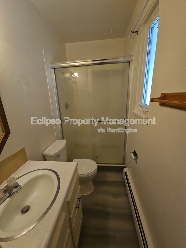 Foto del edificio - 208 Maple Dr