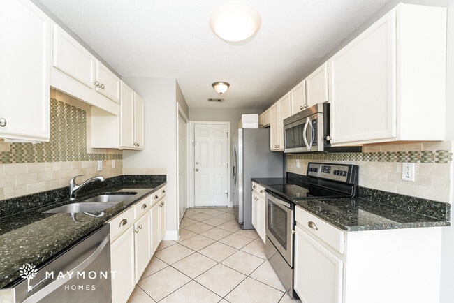 Building Photo - 3020 Regal Dr