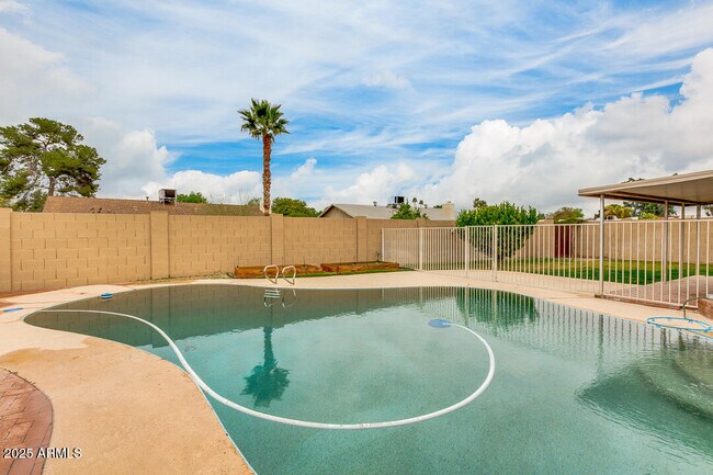 Foto del edificio - 1968 E Del Rio Dr