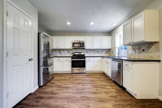 Building Photo - 6834 Silver Shores Ln