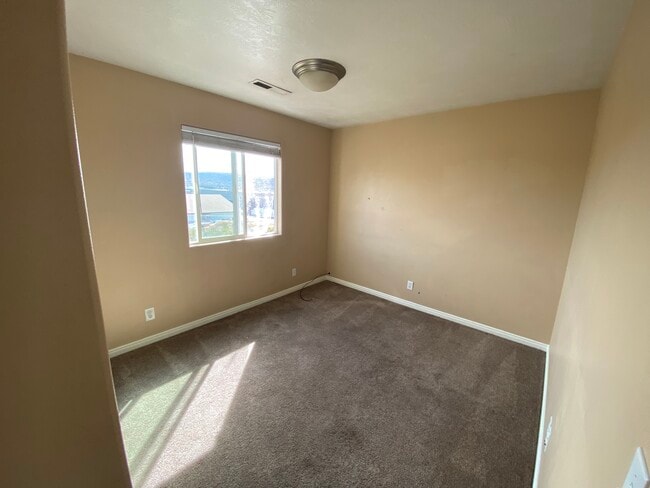 Building Photo - 2930 E 450 N