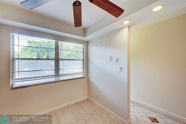 Building Photo - 3002 Portofino Isle