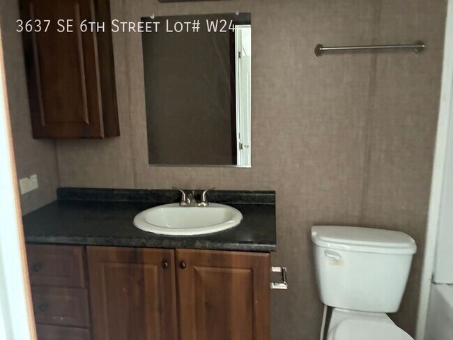 Foto del edificio - 3637 SE 6th St