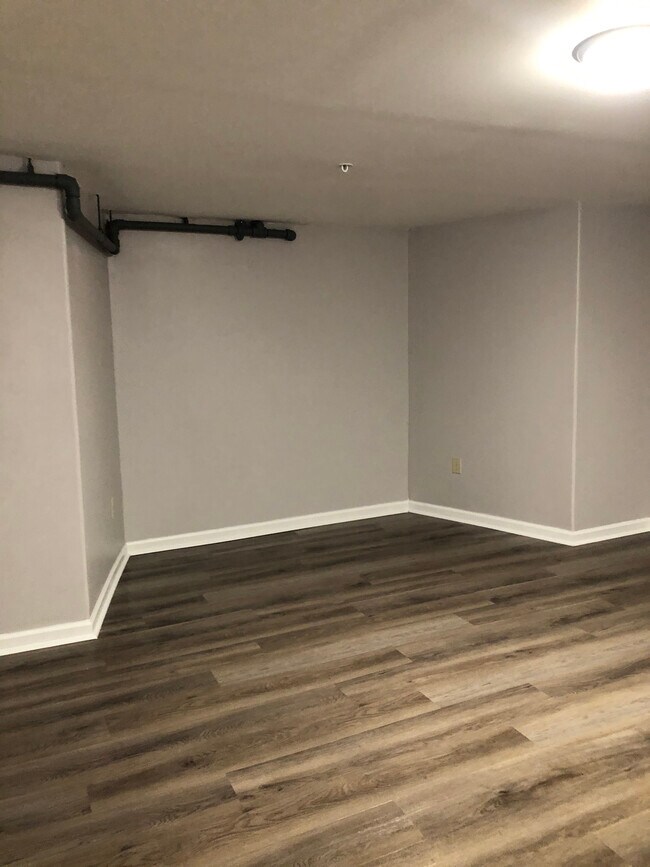 Foto del edificio - 437 W 6th St