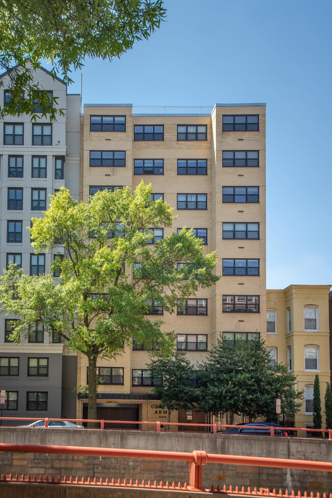 Building Photo - Circle Arms Apartments