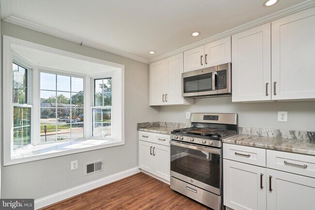 Foto del edificio - 8076 St Annes Ct