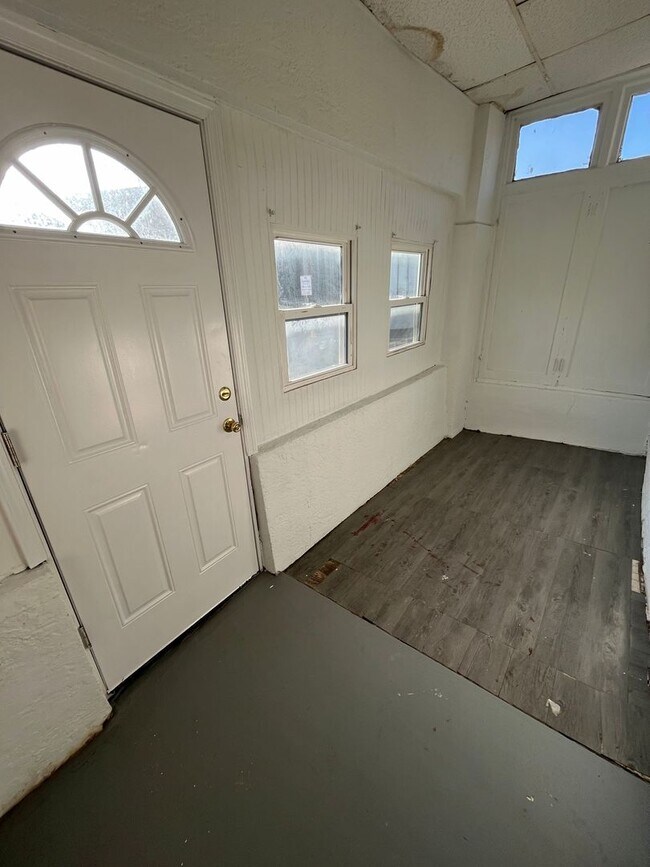 Building Photo - Beautiful 2 Bedroom, 1 Bath in Darby!