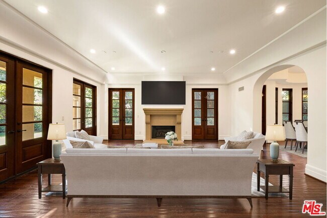 Foto del edificio - 823 Yale St