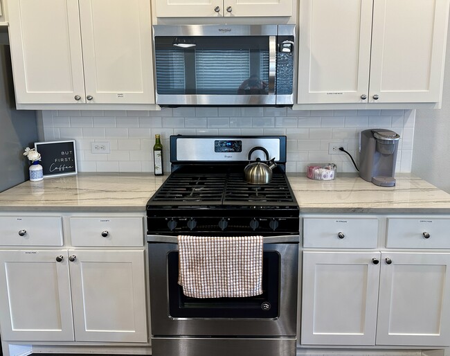 Building Photo - 509 Elmhurst Ave