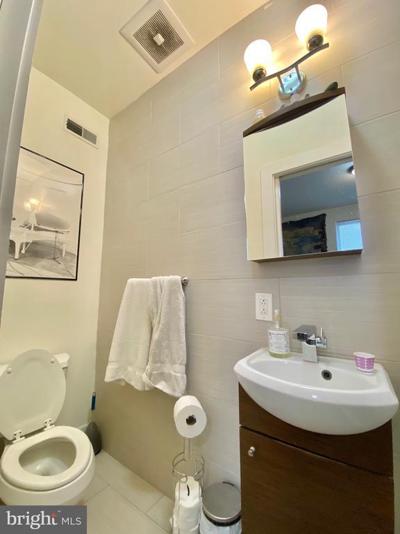 Building Photo - 1620 W Jefferson St