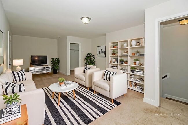 Building Photo - 1600 Carmelina Dr SE