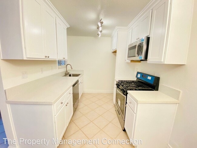 Building Photo - 2 br, 1 bath House - 25 Picazo #103