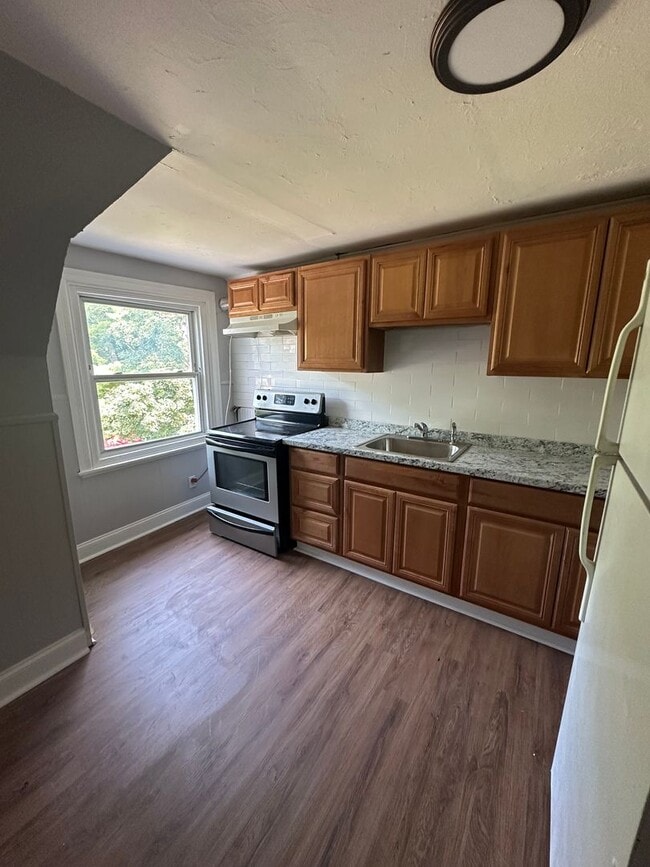 Building Photo - 3RD FLOOR Apartment For Rent! 1bed/1 Bath