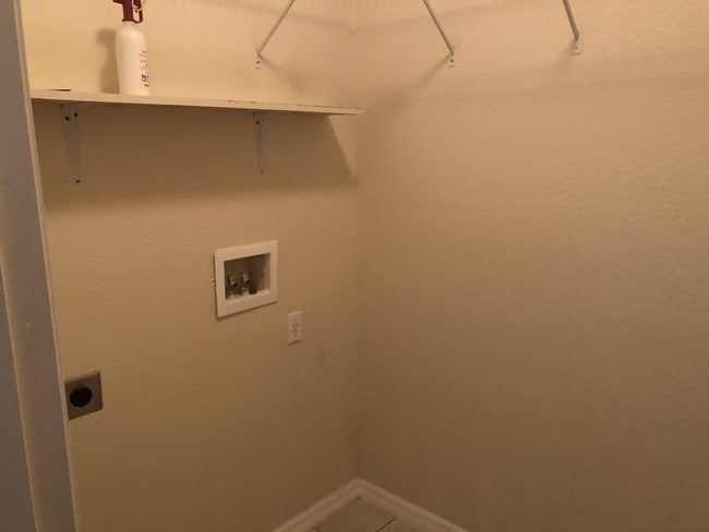 Building Photo - 2 Story Townhome in Village at Lake Highland