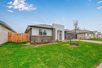 Building Photo - 1203 Hyde Lk Ln